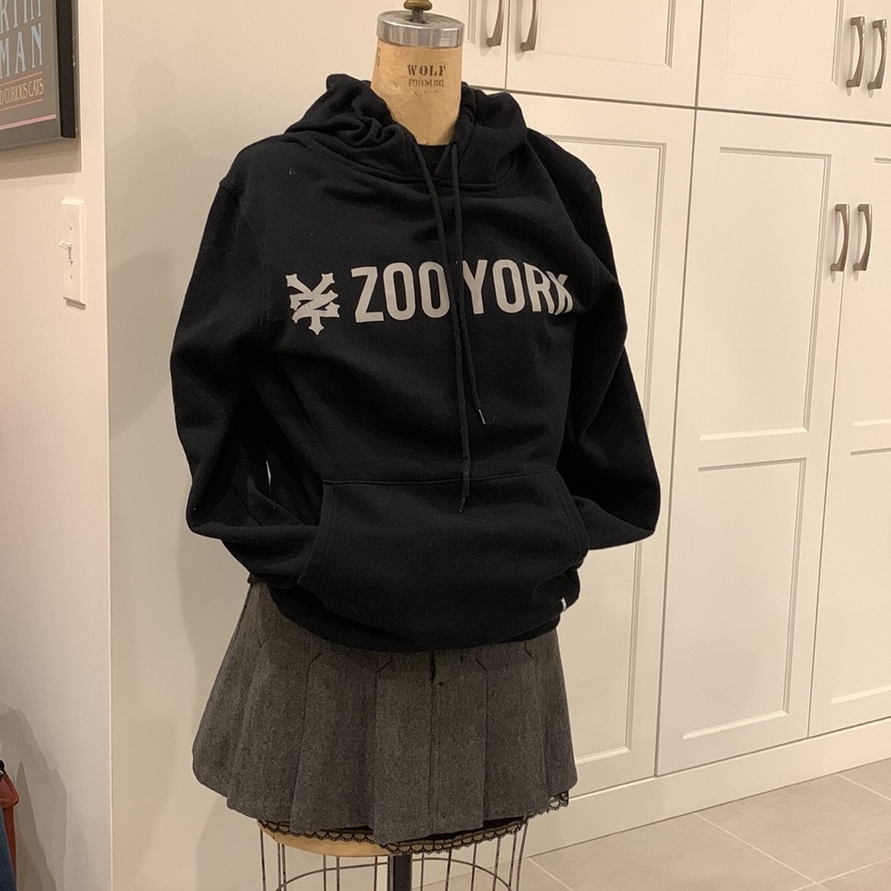 Zoo York L/S Hoody w/ kangaroo pocket- unisex Medium, Black w/ grey trim